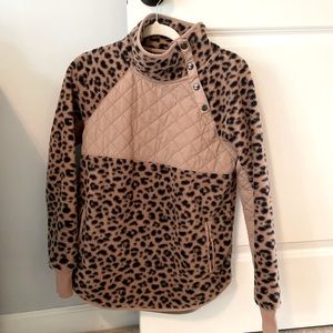 Trendy cheetah quilted quarter button up